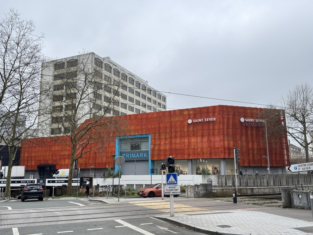 Bardage métal déployé à la bibliothèque de St SEVER - 